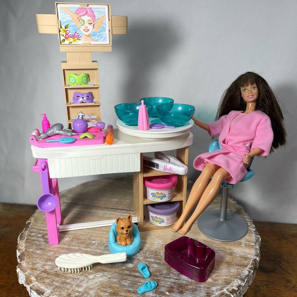 Barbie Face Mask Day Spa play set & accessories